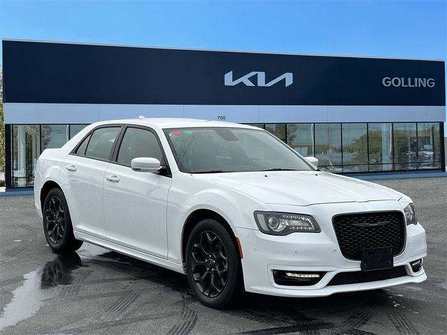 2022 Chrysler 300 300 Touring L