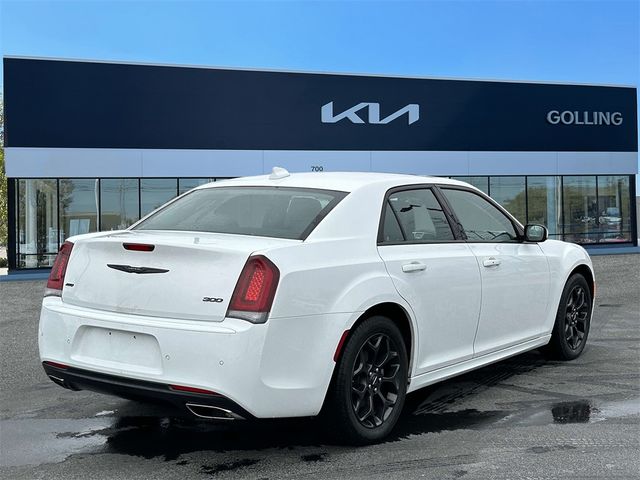 2022 Chrysler 300 300 Touring L