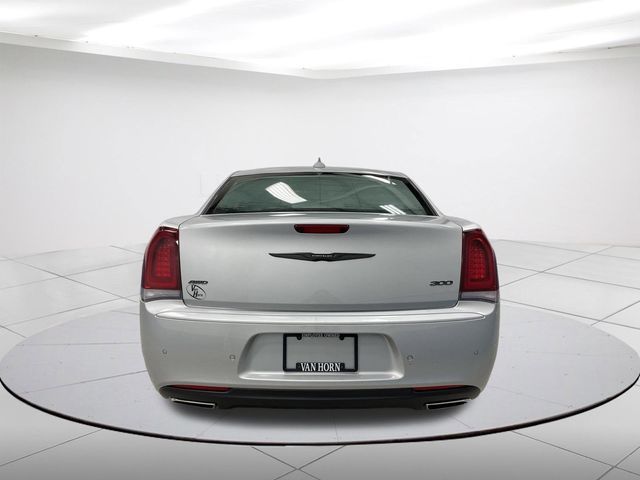 2022 Chrysler 300 300 Touring L