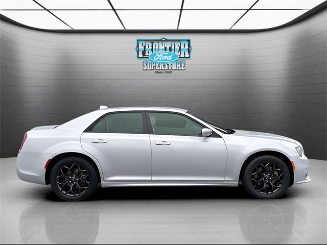 2022 Chrysler 300 300 Touring L