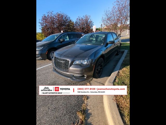 2022 Chrysler 300 Touring L