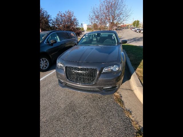 2022 Chrysler 300 Touring L