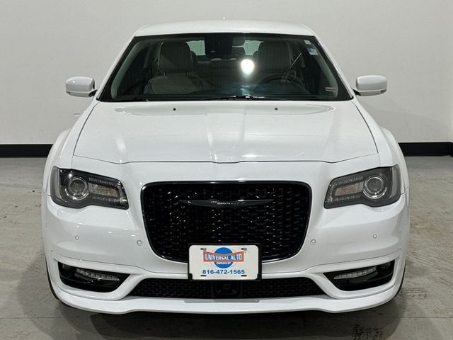 2022 Chrysler 300 Touring L