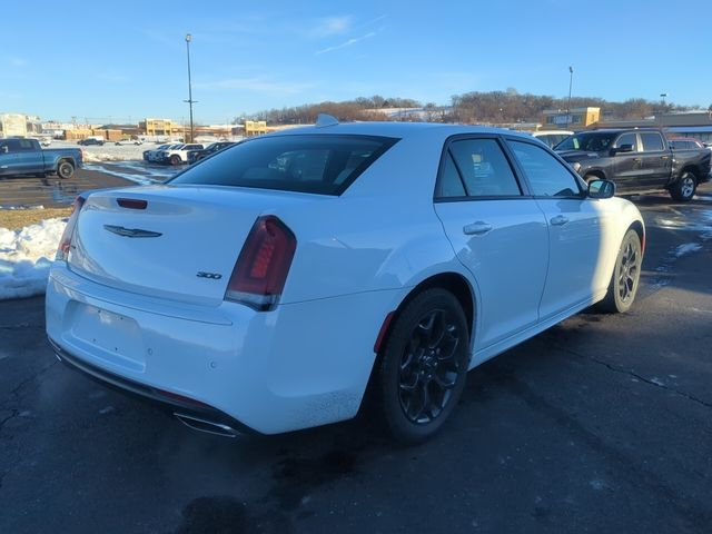 2022 Chrysler 300 Touring L