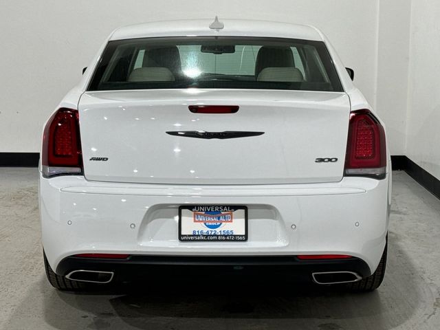 2022 Chrysler 300 Touring L