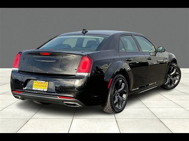 2022 Chrysler 300 Touring L