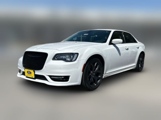 2022 Chrysler 300 Touring L