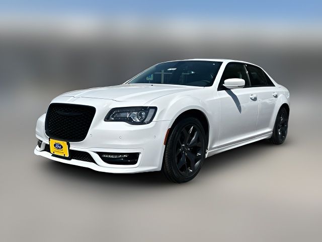 2022 Chrysler 300 Touring L