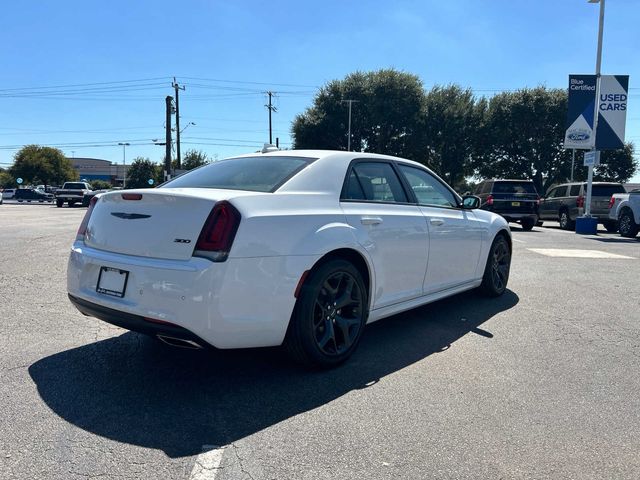 2022 Chrysler 300 Touring L