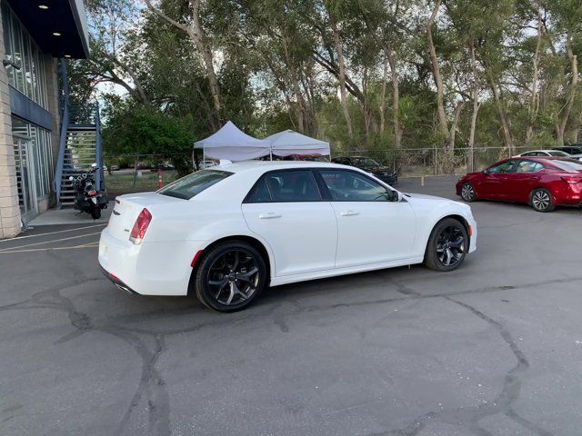 2022 Chrysler 300 Touring L