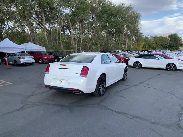 2022 Chrysler 300 Touring L