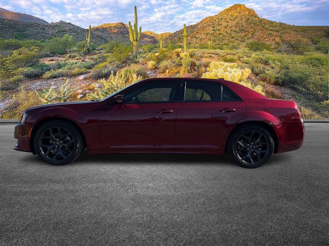 2022 Chrysler 300 Touring L