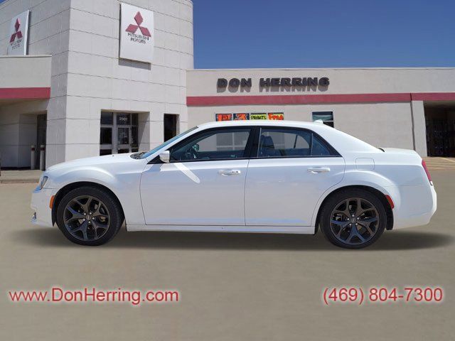 2022 Chrysler 300 Touring L