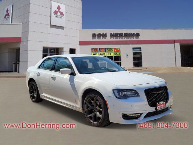 2022 Chrysler 300 Touring L