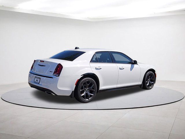 2022 Chrysler 300 Touring L