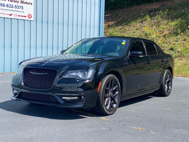 2022 Chrysler 300 Touring L