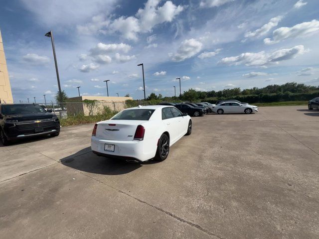 2022 Chrysler 300 Touring L