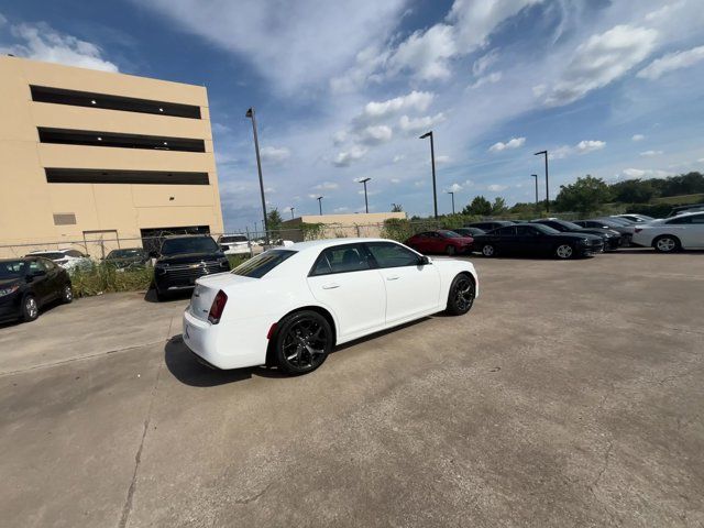 2022 Chrysler 300 Touring L