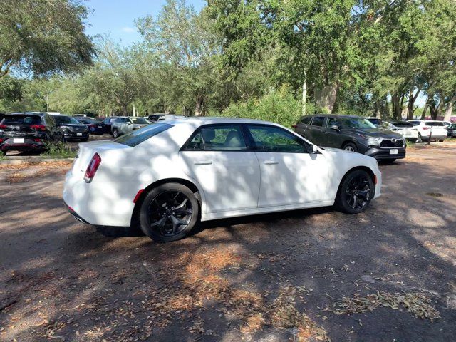 2022 Chrysler 300 Touring L