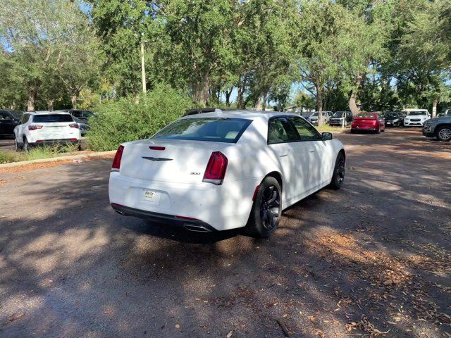 2022 Chrysler 300 Touring L