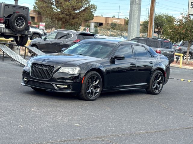 2022 Chrysler 300 Touring L