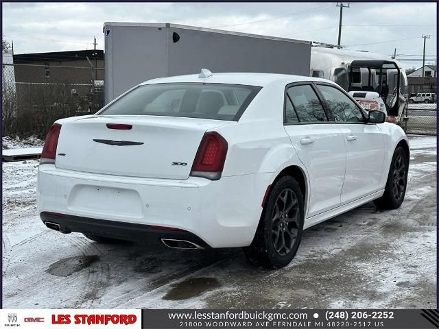 2022 Chrysler 300 300 Touring L