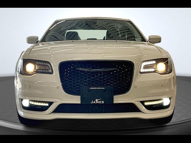 2022 Chrysler 300 Touring L