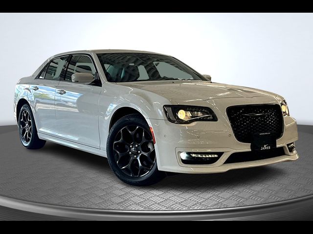 2022 Chrysler 300 Touring L