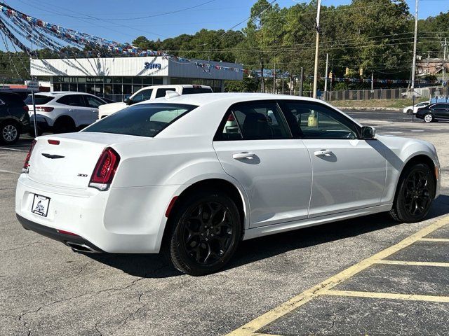 2022 Chrysler 300 Touring L