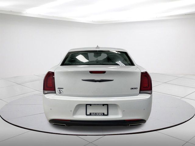 2022 Chrysler 300 300 Touring L