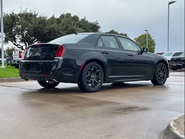 2022 Chrysler 300 Touring L