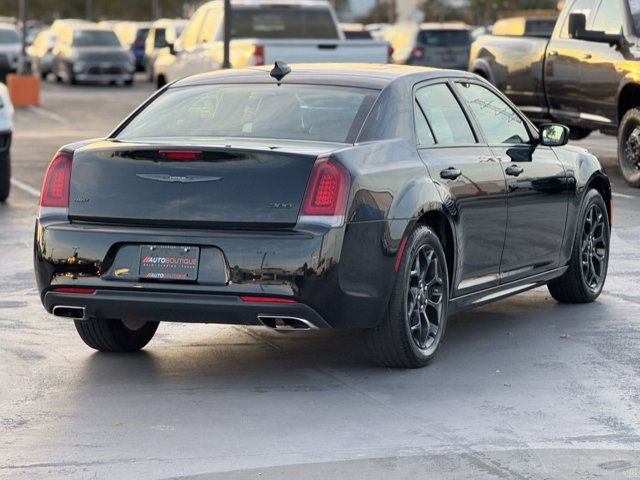 2022 Chrysler 300 Touring L