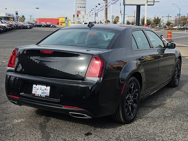 2022 Chrysler 300 Touring L