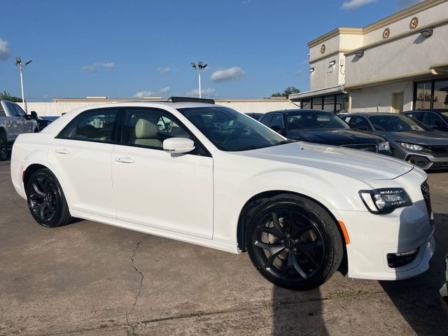 2022 Chrysler 300 Touring L