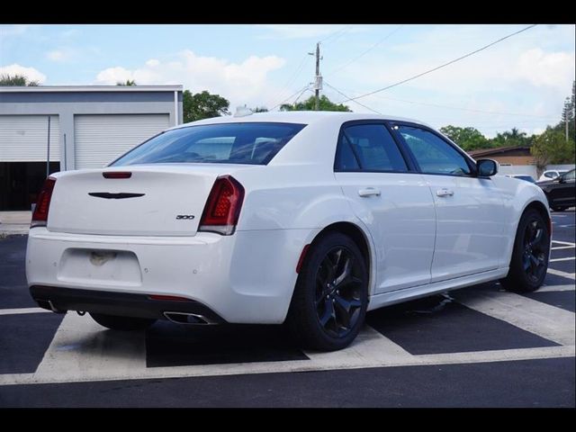 2022 Chrysler 300 Touring L