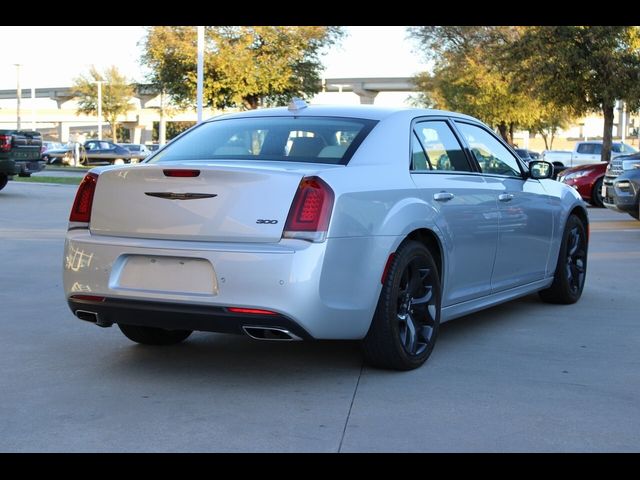 2022 Chrysler 300 Touring L