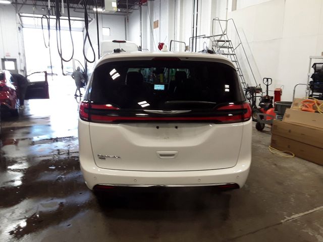 2022 Chrysler Pacifica Touring-L