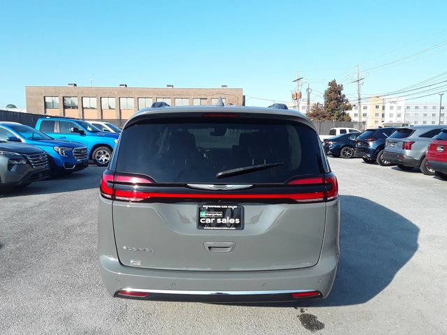 2022 Chrysler Pacifica Touring-L