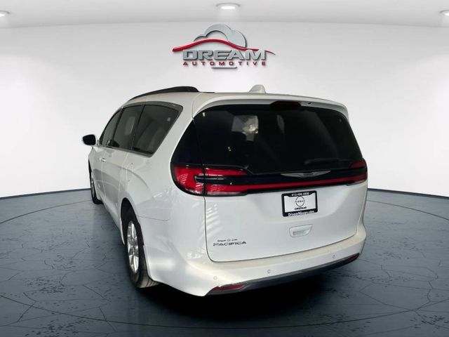 2022 Chrysler Pacifica Touring-L