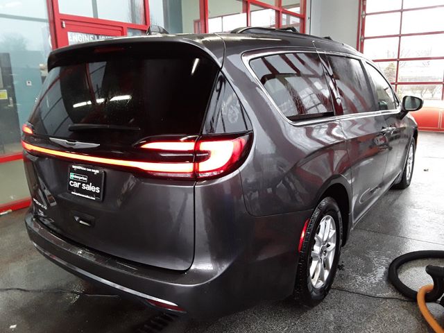 2022 Chrysler Pacifica Touring-L