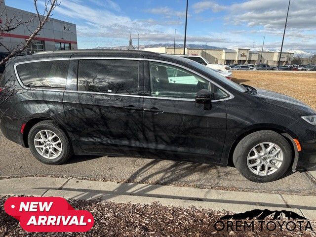 2022 Chrysler Pacifica Touring-L