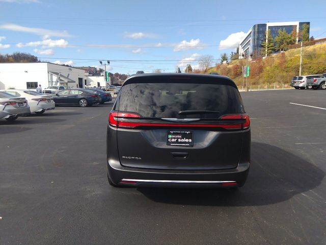 2022 Chrysler Pacifica Touring-L