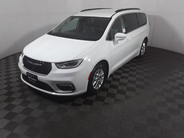 Used 2022 White Chrysler Pacifica Minivan For Sale Near Me Auto