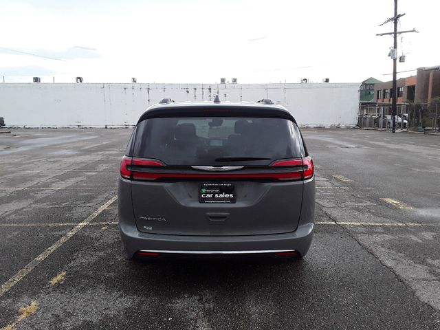 2022 Chrysler Pacifica Touring-L