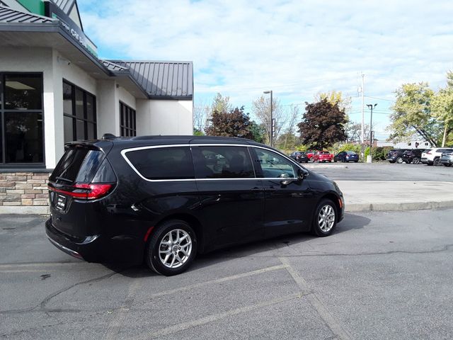 2022 Chrysler Pacifica Touring-L