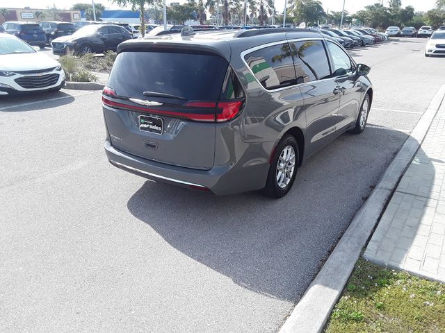 2022 Chrysler Pacifica Touring-L