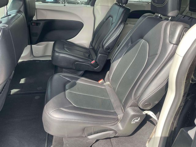 2022 Chrysler Pacifica Touring-L