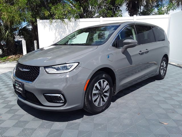 2022 Chrysler Pacifica Hybrid Touring L