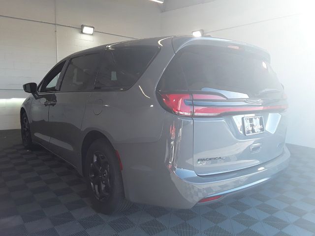 2022 Chrysler Pacifica Hybrid Touring L