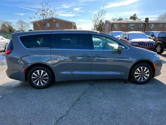 2022 Chrysler Pacifica Hybrid Touring L